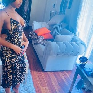 Animal print MIDI dress . Super cute for evening wear for cocktail, dinner etc